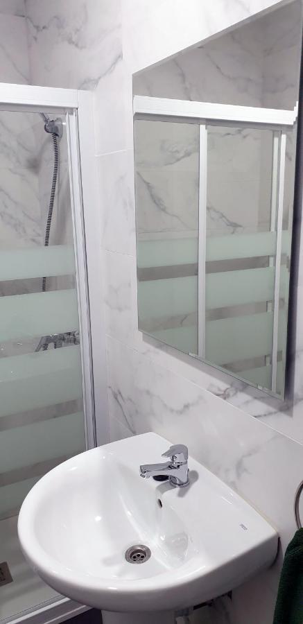 Cv33 Ostatua Hotel Bilbao Luaran gambar