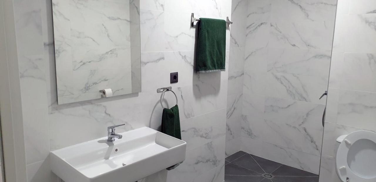 Cv33 Ostatua Hotel Bilbao Luaran gambar