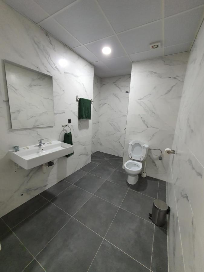 Cv33 Ostatua Hotel Bilbao Luaran gambar